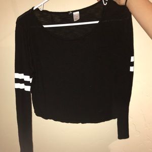 black sporty crop top